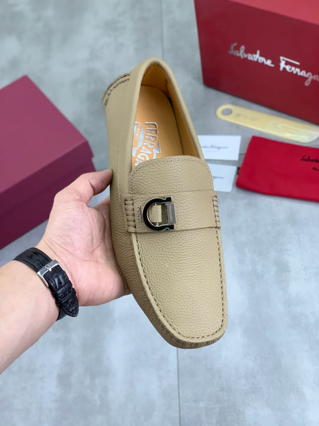 Men's shoes 💰P542 New model, high quality [Ferragamo/Ferragamo] Latest lazy slip-on shoes Original imported calfskin, imported cowhide lining + original luxury metal buckle + original combination outsole Comparison without pressure Code number: 38-45